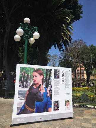 Exposición monumental de moda en el Zócalo de Puebla